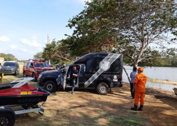 Bombeiros resgatam corpo de jovem afogado no Rio Igaraçu em Parnaíba